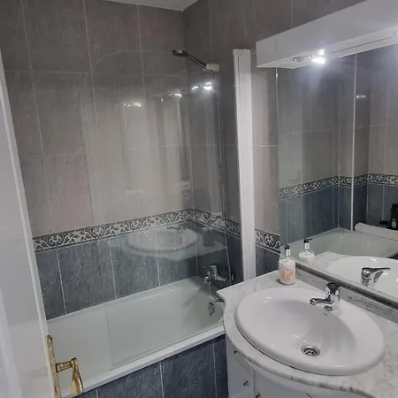 Sunny Coast Marbella 2br 2ba Panoramic Sea View 2 Pools & Wifi 6 Pax Appartamento Sitio de Calahonda